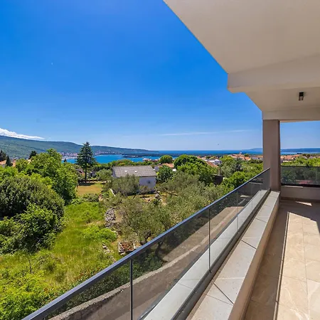 Villa House Patrick With Pool, Jacuzzi And Sauna Kornić
