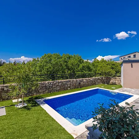 House Patrick With Pool, Jacuzzi And Sauna Villa Kornić